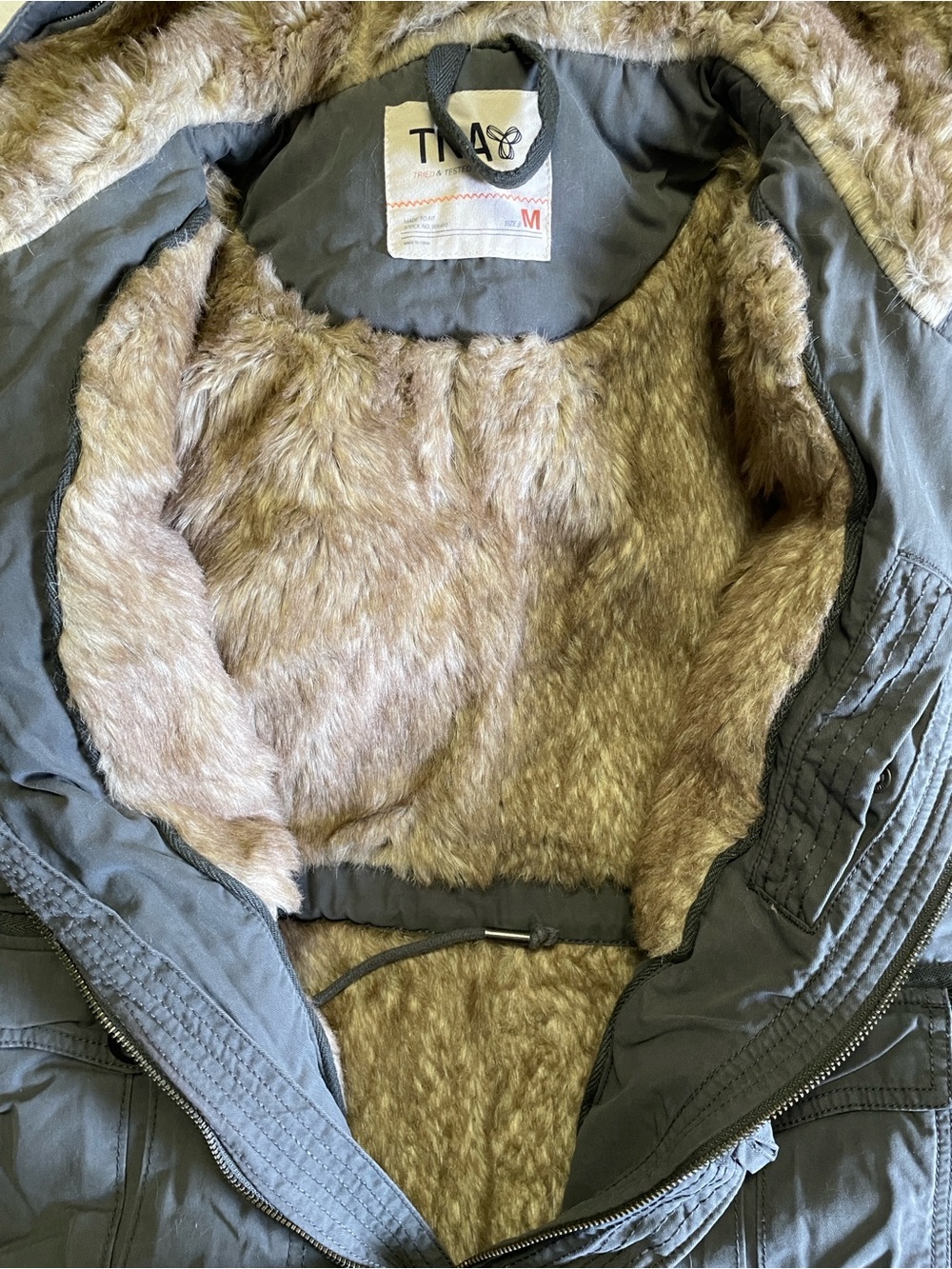 EUC Aritzia TNA Women's Platoon faux fur lined Hooded Utility Jacket - Gray - Picture 6 of 16